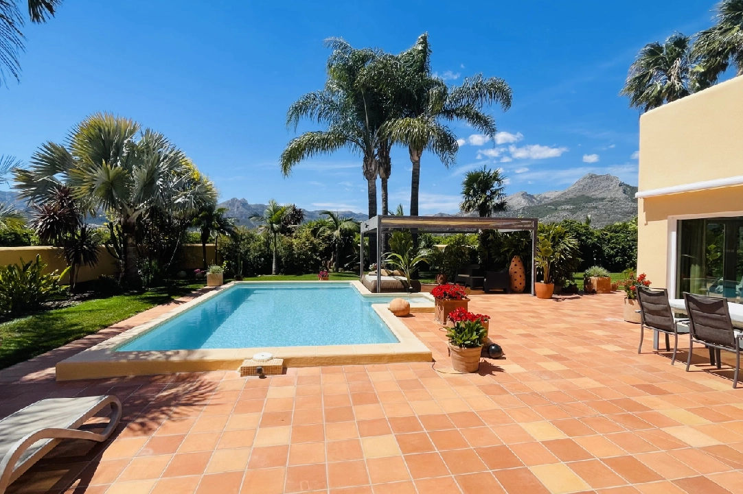 villa in Tormos for sale, built area 300 m², year built 2007, condition neat, + central heating, air-condition, plot area 13000 m², 4 bedroom, 4 bathroom, swimming-pool, ref.: JS-0724-37