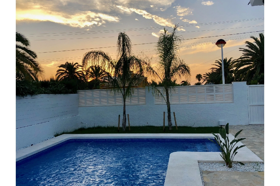 villa in Els Poblets(Ptda. Barranquets) for holiday rental, built area 114 m², year built 1986, condition neat, + central heating, air-condition, plot area 510 m², 3 bedroom, 2 bathroom, swimming-pool, ref.: T-1118-8