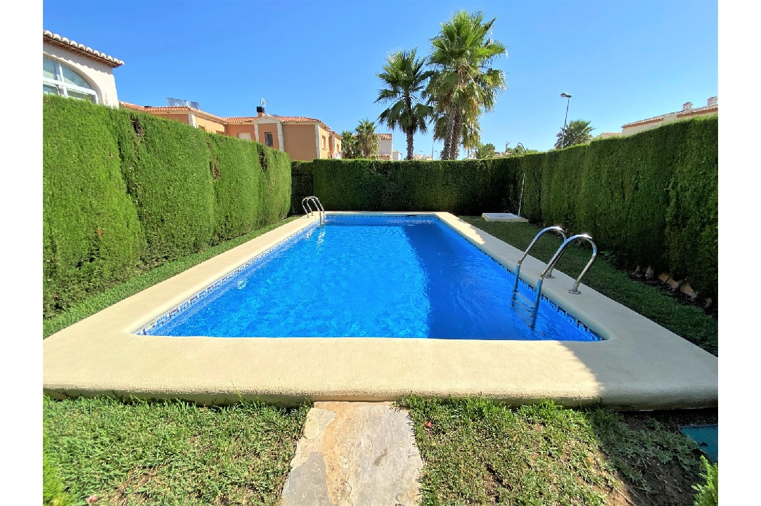 terraced house cornerside in Oliva for sale, built area 133 m², year built 2002, condition modernized, air-condition, plot area 206 m², 4 bedroom, 4 bathroom, swimming-pool, ref.: SC-G0120-27