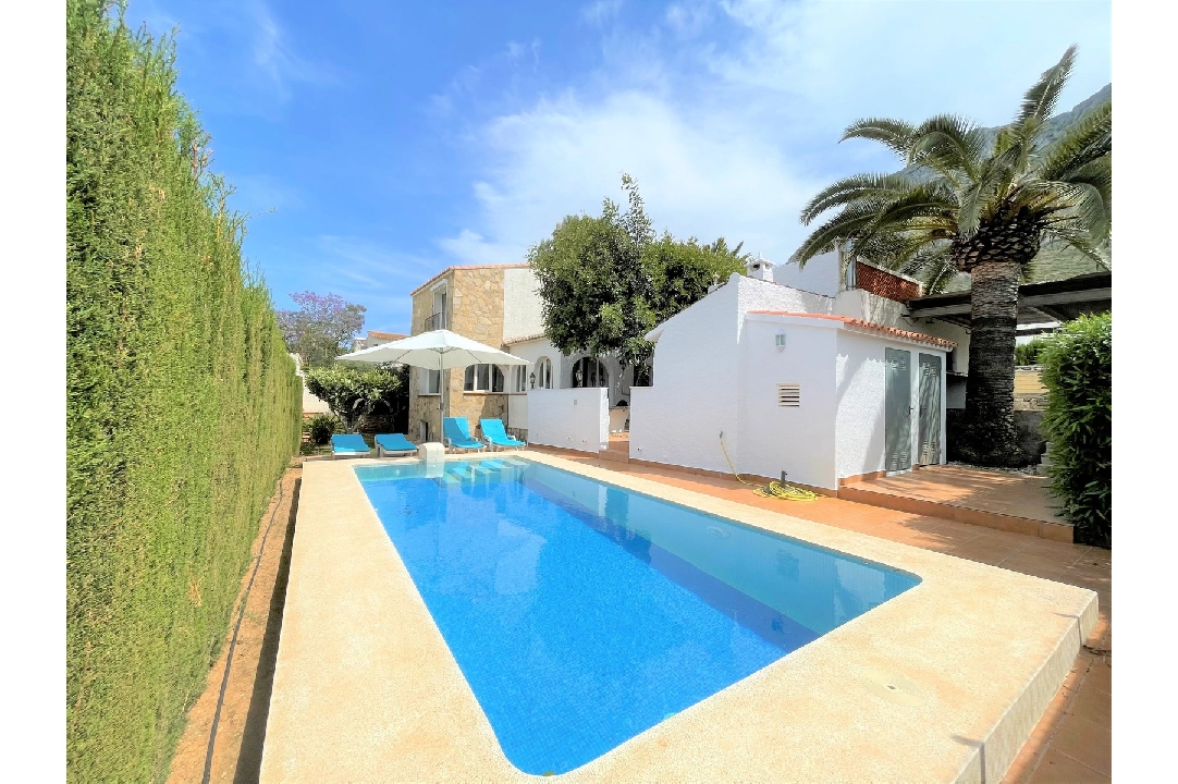 villa in Denia for holiday rental, built area 117 m², year built 1974, condition neat, + central heating, air-condition, plot area 680 m², 3 bedroom, 2 bathroom, swimming-pool, ref.: T-0615-1
