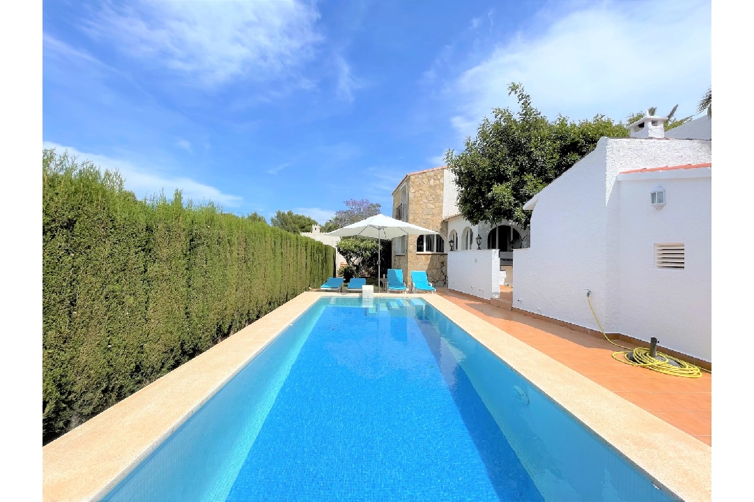 villa in Denia for holiday rental, built area 117 m², year built 1974, condition neat, + central heating, air-condition, plot area 680 m², 3 bedroom, 2 bathroom, swimming-pool, ref.: T-0615-2