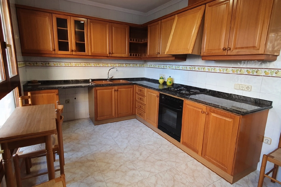 mansion in Oliva for sale, built area 210 m², year built 1995, condition neat, + stove, plot area 849 m², 4 bedroom, 3 bathroom, swimming-pool, ref.: RA-0921-14