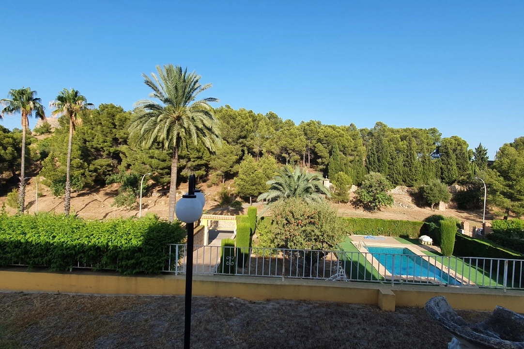 mansion in Oliva for sale, built area 210 m², year built 1995, condition neat, + stove, plot area 849 m², 4 bedroom, 3 bathroom, swimming-pool, ref.: RA-0921-4