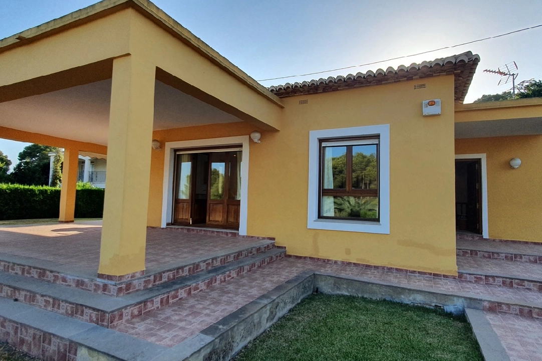 mansion in Oliva for sale, built area 210 m², year built 1995, condition neat, + stove, plot area 849 m², 4 bedroom, 3 bathroom, swimming-pool, ref.: RA-0921-5