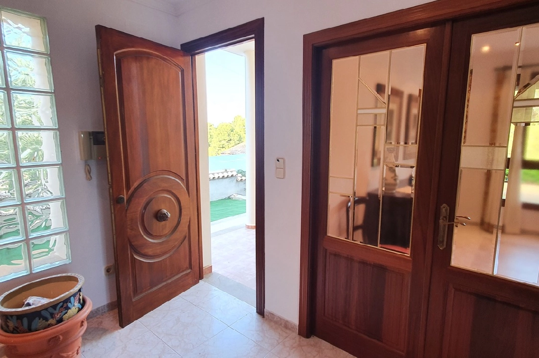 mansion in Oliva for sale, built area 210 m², year built 1995, condition neat, + stove, plot area 849 m², 4 bedroom, 3 bathroom, swimming-pool, ref.: RA-0921-8