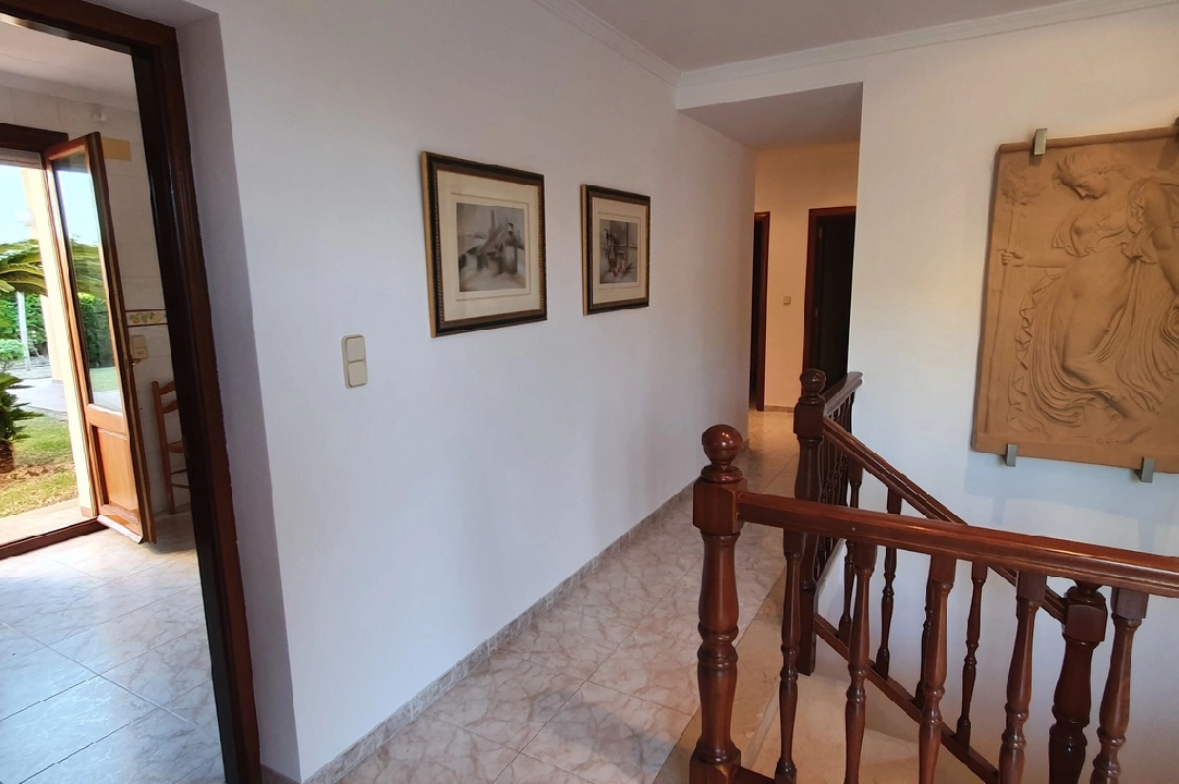 mansion in Oliva for sale, built area 210 m², year built 1995, condition neat, + stove, plot area 849 m², 4 bedroom, 3 bathroom, swimming-pool, ref.: RA-0921-9