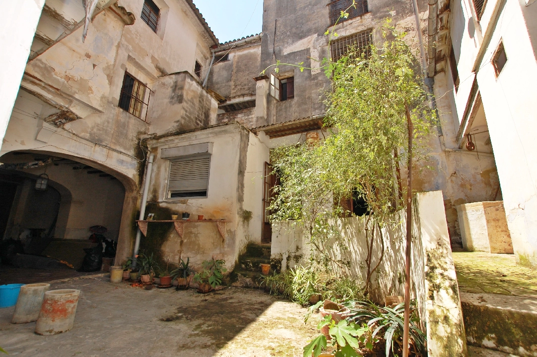 town house in Pego for sale, built area 373 m², year built 1910, air-condition, plot area 200 m², 5 bedroom, 2 bathroom, swimming-pool, ref.: O-V80314-13