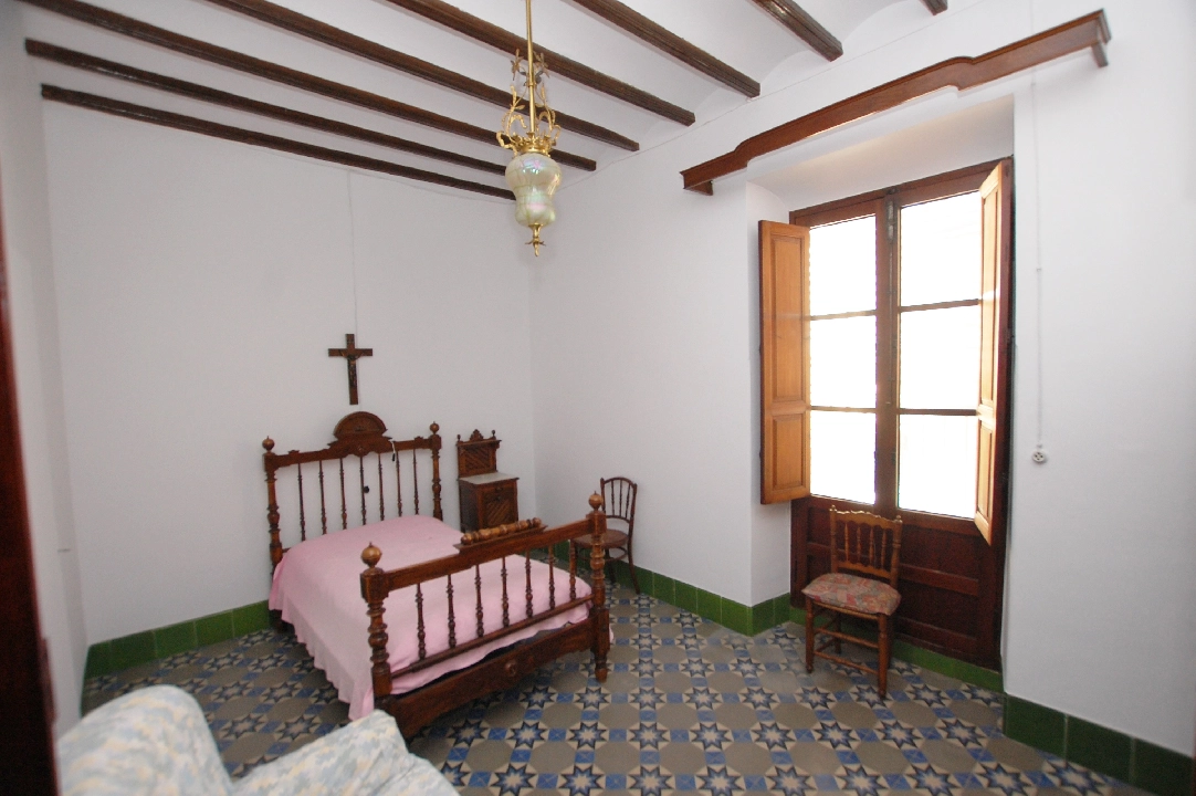 town house in Pego for sale, built area 373 m², year built 1910, air-condition, plot area 200 m², 5 bedroom, 2 bathroom, swimming-pool, ref.: O-V80314-17