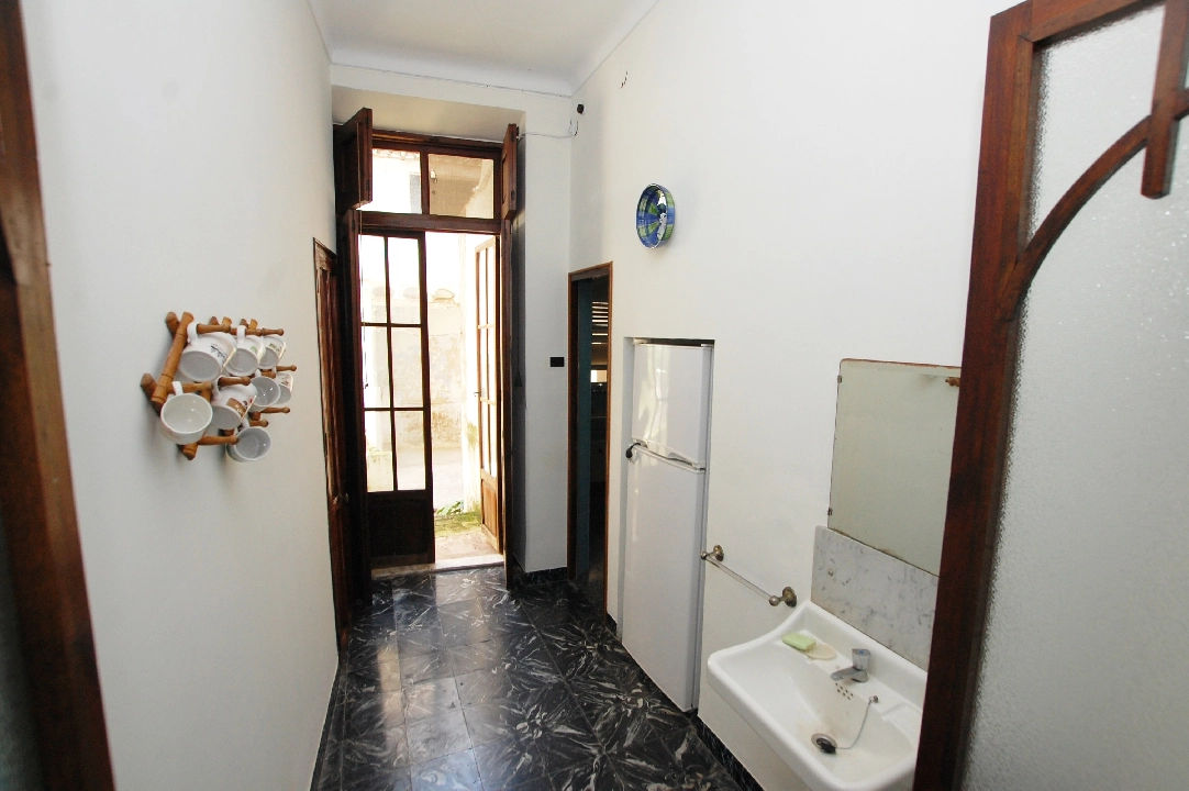 town house in Pego for sale, built area 373 m², year built 1910, air-condition, plot area 200 m², 5 bedroom, 2 bathroom, swimming-pool, ref.: O-V80314-9
