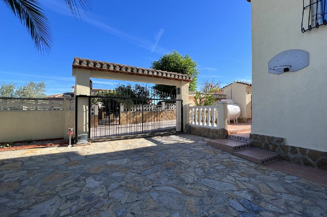 country house in Orba for sale, built area 252 m², year built 2002, condition neat, + central heating, air-condition, plot area 853 m², 4 bedroom, 3 bathroom, swimming-pool, ref.: SB-3522-21