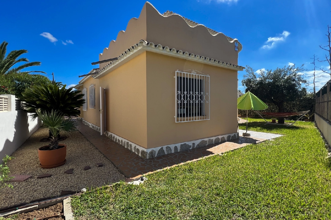 villa in Els Poblets(Partida Gironets) for sale, built area 175 m², year built 1982, condition neat, + KLIMA, air-condition, plot area 585 m², 3 bedroom, 3 bathroom, swimming-pool, ref.: RG-0523-38