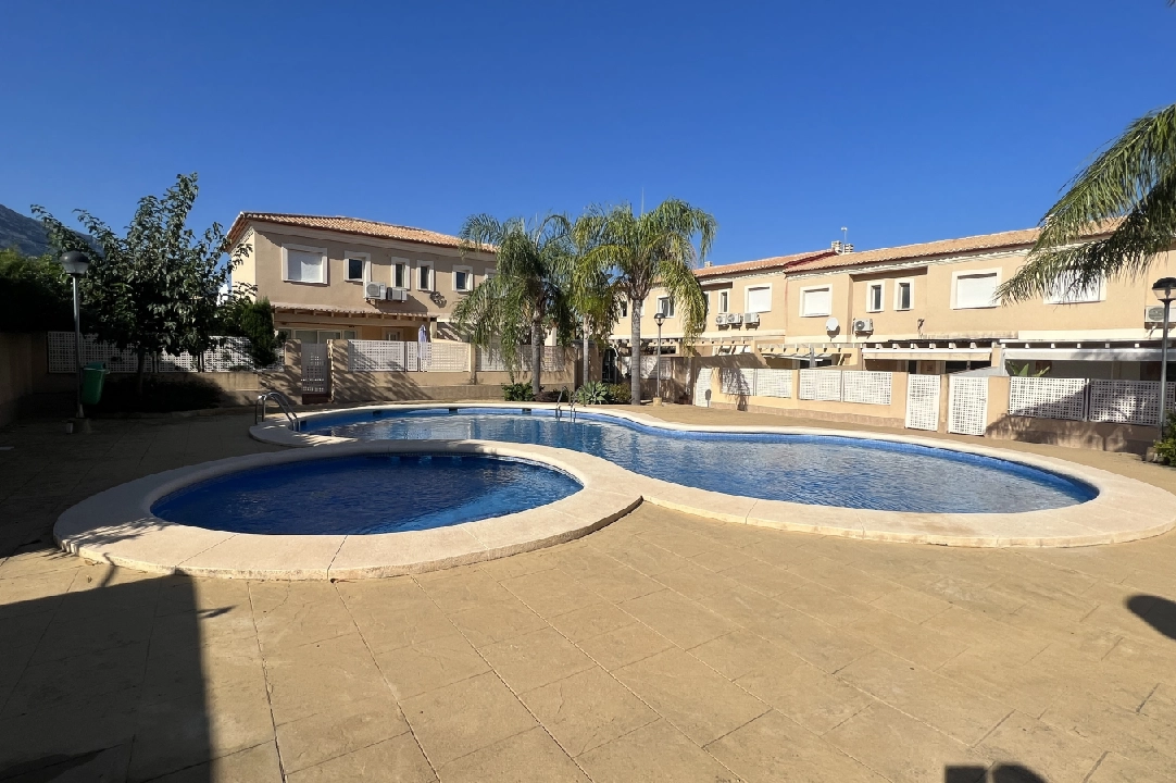 terraced house in Denia for rent, built area 130 m², condition neat, + KLIMA, air-condition, plot area 160 m², 4 bedroom, 3 bathroom, swimming-pool, ref.: D-0223-3