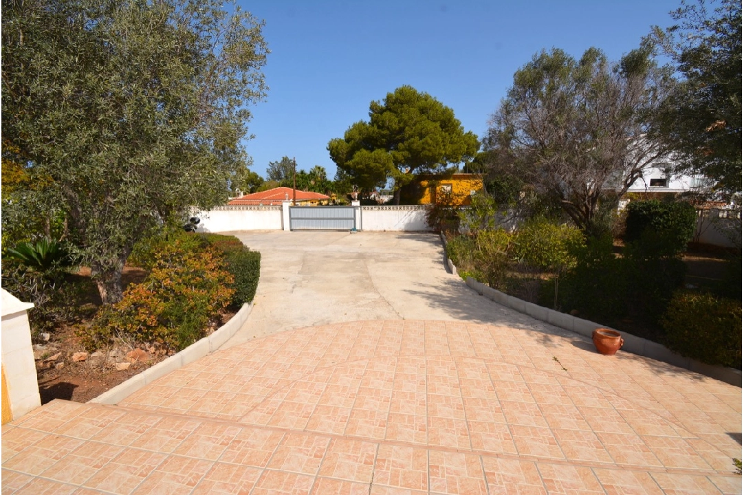 villa in Denia for sale, built area 230 m², year built 1974, condition neat, + central heating, air-condition, plot area 1396 m², 4 bedroom, 2 bathroom, swimming-pool, ref.: BC-7708-31