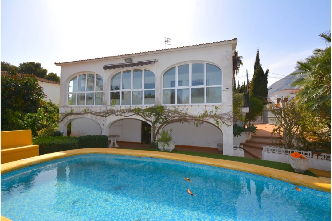 villa in Denia for sale, built area 230 m², year built 1974, condition neat, + central heating, air-condition, plot area 1396 m², 4 bedroom, 2 bathroom, swimming-pool, ref.: BC-7708-7